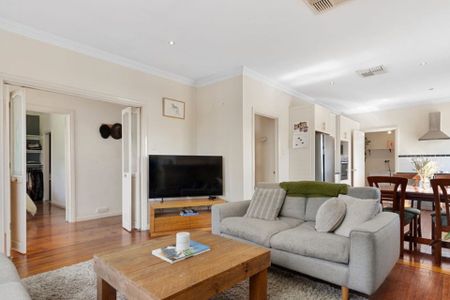 32 Curnow Street Golden Square VIC - Photo 2