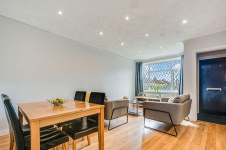 38 HESSLE AVENUE Leeds - LS6 1EF - Photo 2