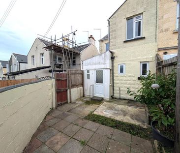 2 bedroom semi-detached house to rent - Photo 5