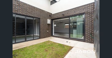 Modern Double-Storey Townhouse with Street Frontage - Photo 4