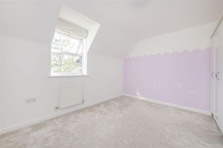 3 bed House - End Terrace To Let - Photo 2