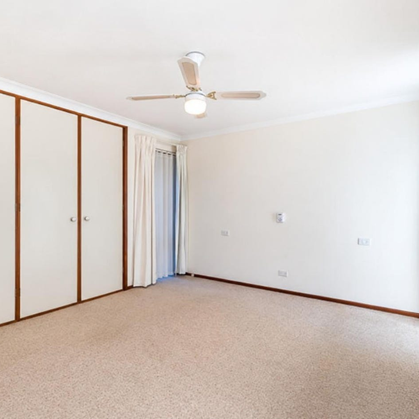 Comfortable Family Living in Convenient Leeming - Photo 1