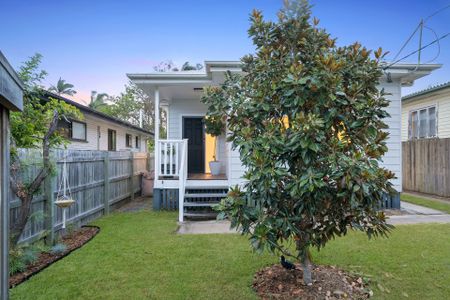 27 Ella Street, Redcliffe. - Photo 3