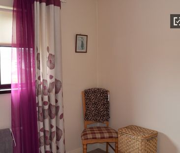 Beautiful room in 3-bedroom apartment in Lucan, Dublin - Photo 5