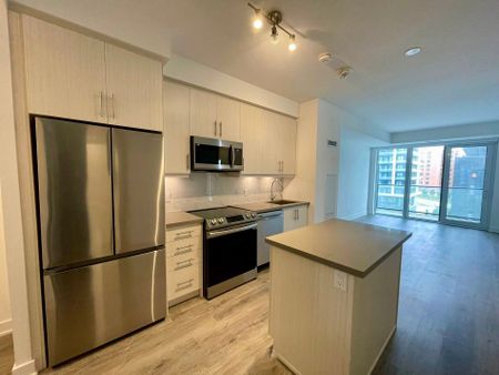 For Lease - 105 Oneida Crescent Unit# 705, Richmond Hill, Ontario - Photo 2