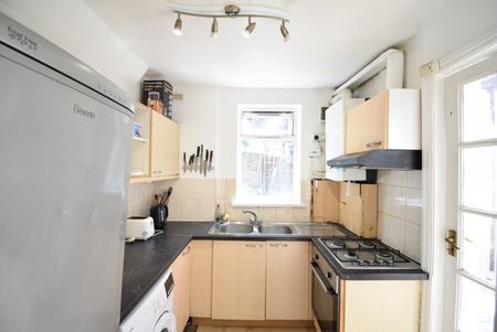 Room in a Shared House, Abdale Road, W12 - Photo 2