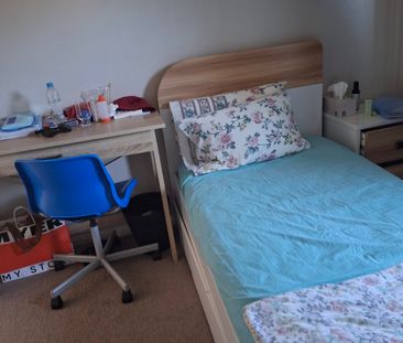 Beautiful House with Four Bedrooms Available - Photo 6