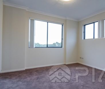 Stylish 1 bedroom Apartment with car space, walk to Norwest Metro - Photo 5