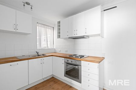 Stylish apartment in prime Richmond location - Photo 2
