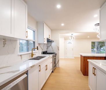 For Lease - 243 Ruggles Avenue Unit# Main, Richmond Hill, Ontario - Photo 3