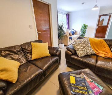 1 bedroom in a house share to rent - Photo 2