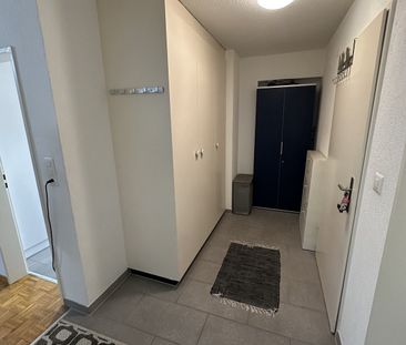 Rent a 2 ½ rooms apartment in Oberglatt - Photo 2