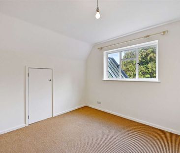 Lovely home in the charming village of Barnsley. - Photo 1