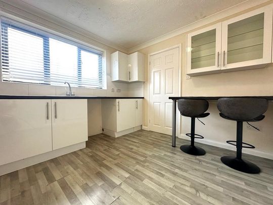 4 bedroom detached house to rent - Photo 1