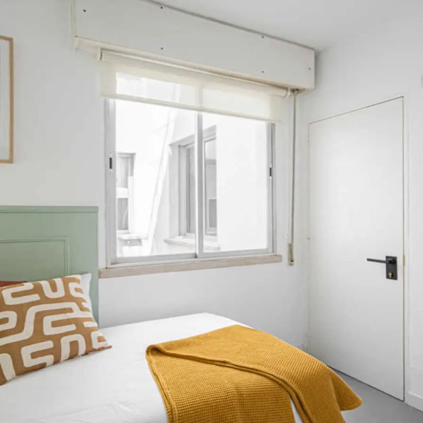 Room in a shared 68-bedroom apartment for rent in Justicia, Madrid. - Photo 1