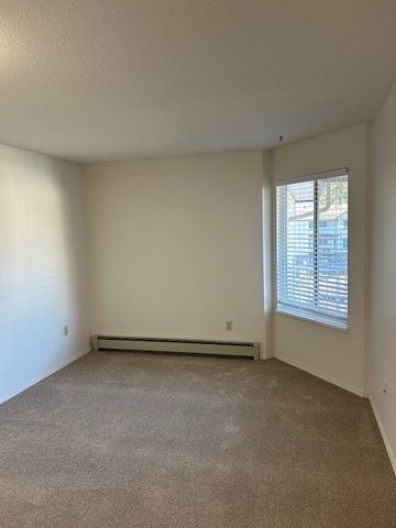 Mayfair Village East 2BD/1BA - Photo 3