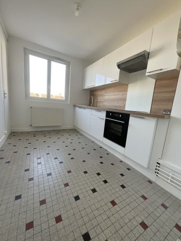 A LOUER - T3 de 64.82m² avec balcon, cave, grenier et parking résident. - Photo 2