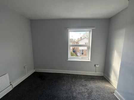 2 bedroom semi-detached house to rent - Photo 5