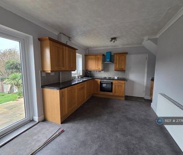 2 bedroom semi-detached house to rent - Photo 5