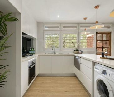 Location! Location! Location! - Photo 6