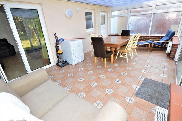 6 bedroom detached house to rent - Photo 1