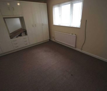 2 bedroom end of terrace house to rent - Photo 3
