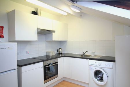 Flat 3, 22 Kelso Road, LS2 9PR, Leeds - Photo 2