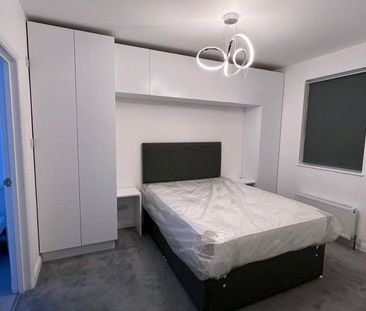 Room in a Shared House, Wood Street, E17 - Photo 5