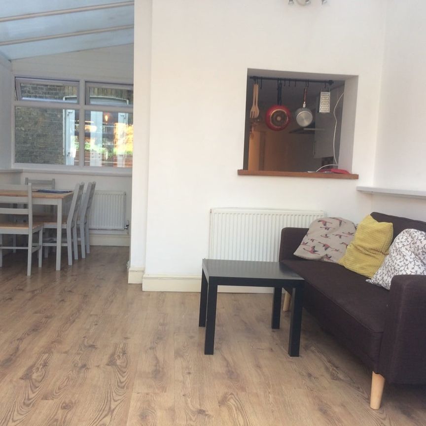 2 Bed Flat, London, SE15 - Photo 1