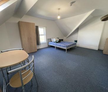 7 bedroom house of multiple occupation to rent - Photo 1