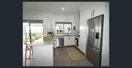 BAY BREEZES – PERFECT LOCATION – LUXURY LIVING - Photo 4