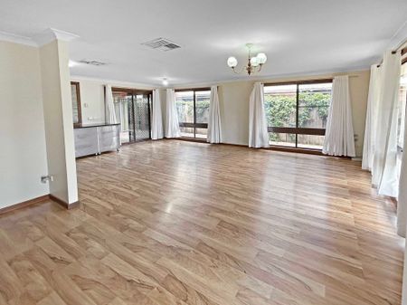 Charming Family Home with Pool - Photo 2