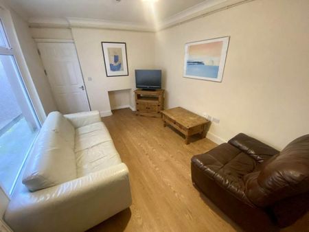 6 bedroom house to rent - Photo 2