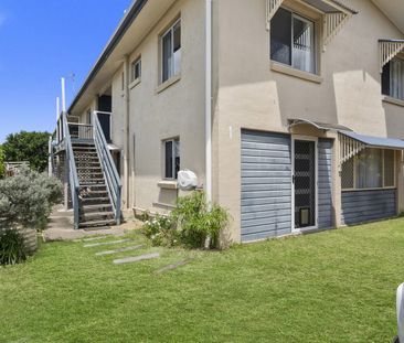 Flexible Coastal Living in Prime Bongaree Location - Photo 2