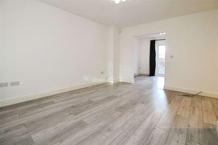 North Weald Close, Hornchurch, Essex, RM12 - Photo 2