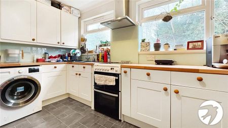 2 bedroom maisonette to rent - Photo 4