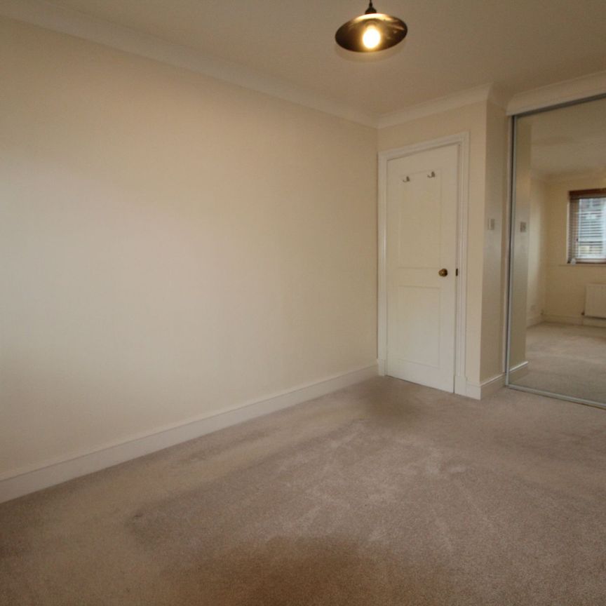 Great Heathmead, Stamford House Great Heathmead, RH16 - Photo 1