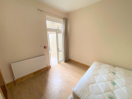 House share to rent - Photo 2