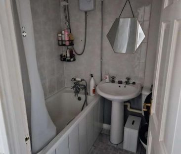 St Keverne Square, NE5 - Photo 2