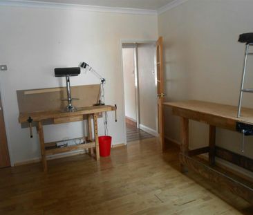 Terraced House to rent on - Photo 3