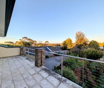 Premium Four-Bedroom Rental with Bay Glimpses! - Photo 4