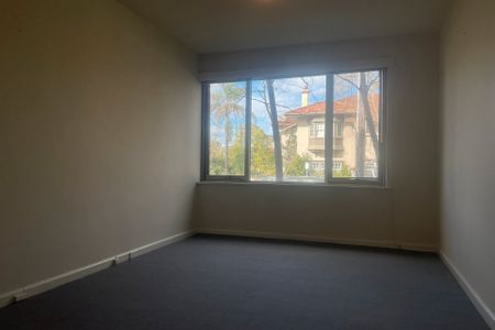 Ground floor Apartment - Photo 2