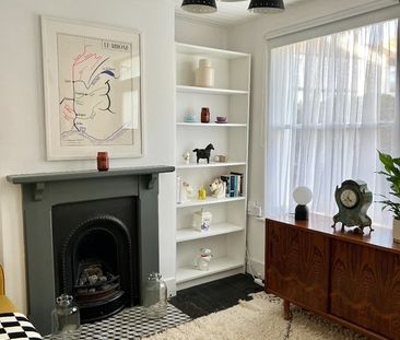 2 Bed Terraced House, Barclay Road, E17 - Photo 2