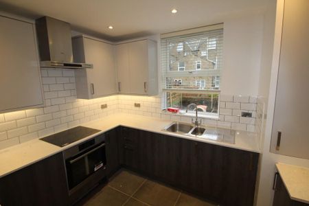 5 Bed Terraced House, Brockley Grove, SE4 - Photo 2
