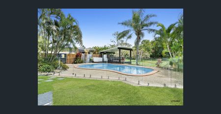 SHORT TERM LEASE - FULLY FURNISHED FOUR BEDROOM ACREAGE HOME - Photo 3