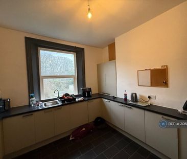 3 bedroom maisonette to rent - Photo 4