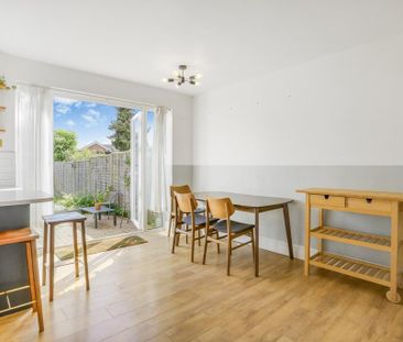 4 bedroom semi-detached house to rent - Photo 3