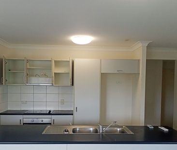 Spacious Family Home in Quiet Kelso Street - Photo 4