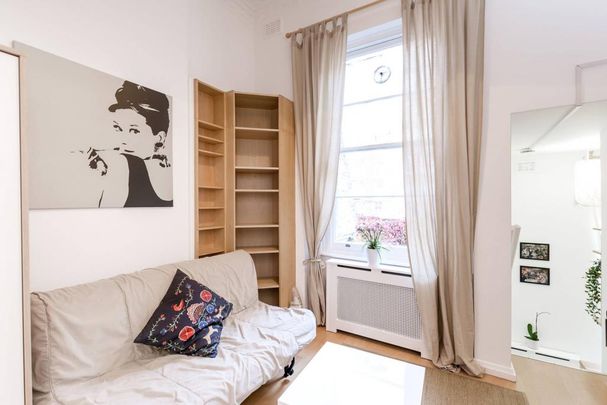 BILLS INCLUDED - Studio apartment to rent with large private terrace in Pimlico, London SW1V - Photo 1
