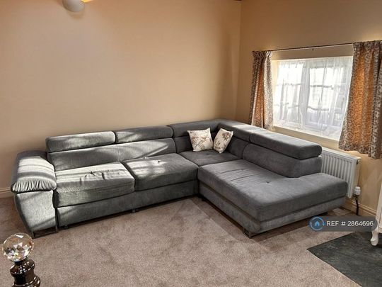 4 bedroom detached house to rent - Photo 1
